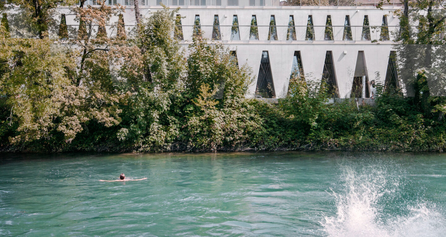Tanzhaus Zuerich Limmat Schimmer